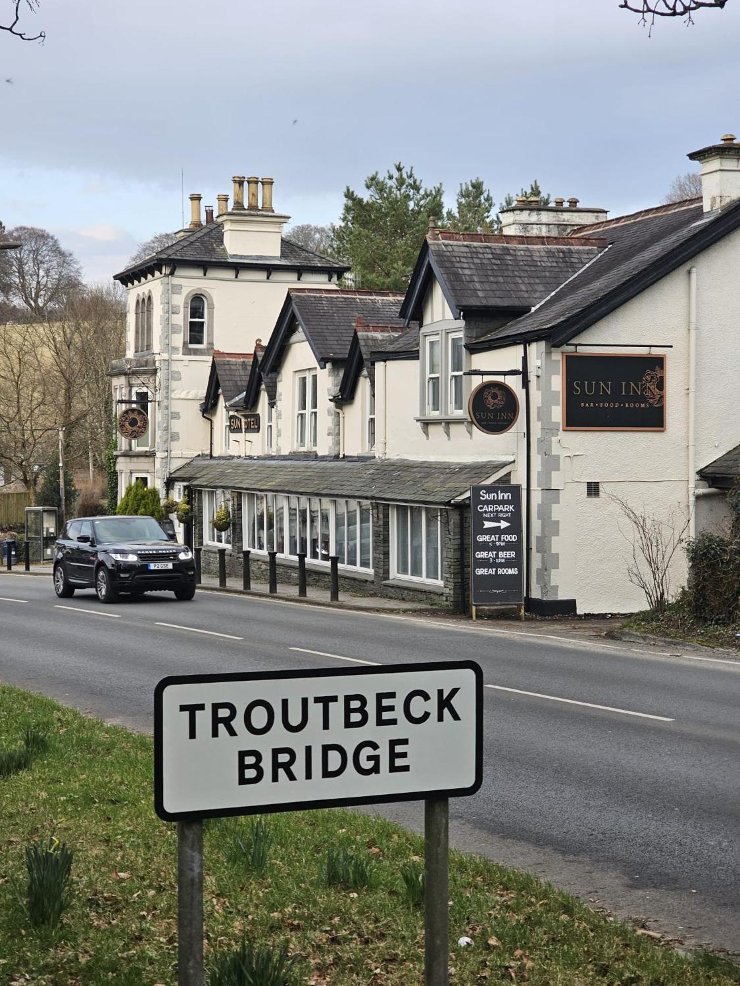 The Sun Inn Troutbeck Bridge Extérieur photo