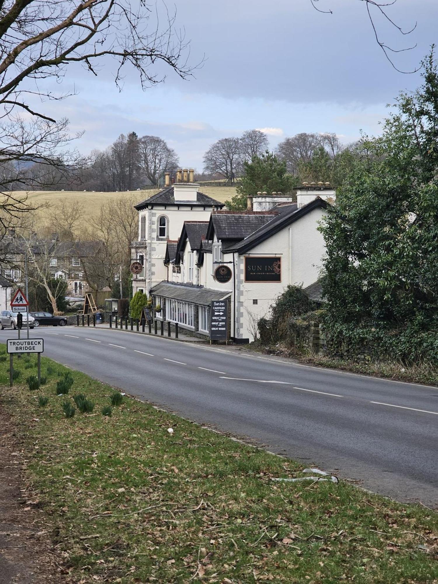The Sun Inn Troutbeck Bridge Extérieur photo